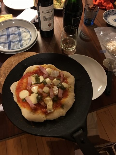 ピザ作り　薪ストーブでピザ