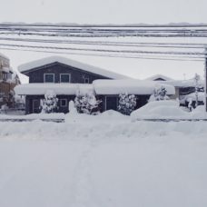 日本昔話のような積雪／まちなか山荘