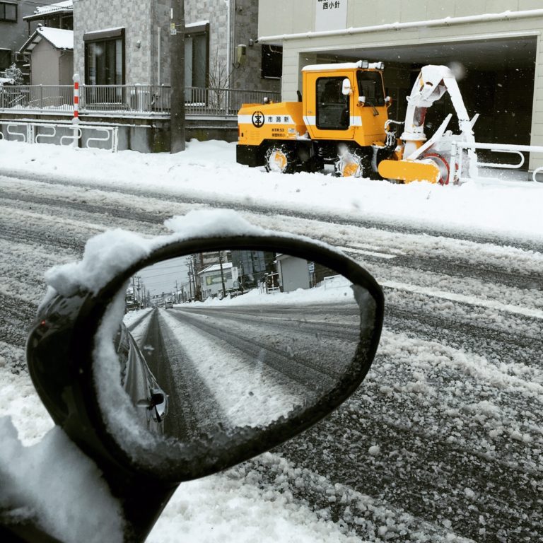 歩道用除雪機　雪国