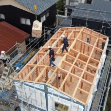 寺尾上のまちなか山荘　上棟小屋組