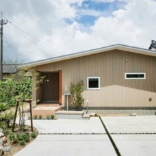 小杉のまちなか山荘　木の外壁