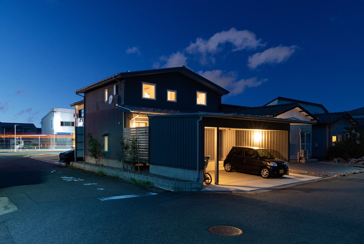 坂井東のまちなか山荘 夕景